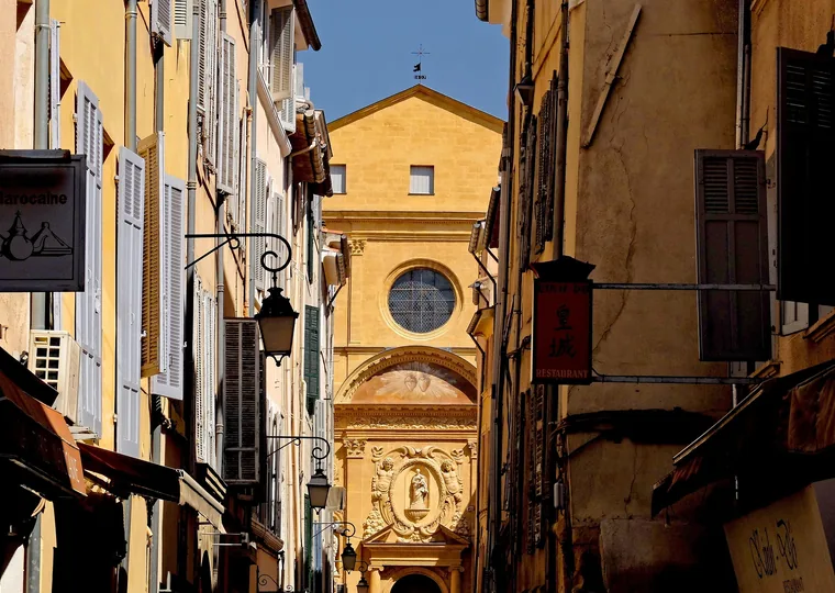 Ruelle vers l'église Saint-Jean-de-Malte