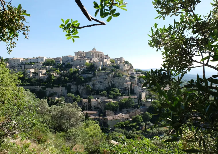 Gordes entre les oliviers